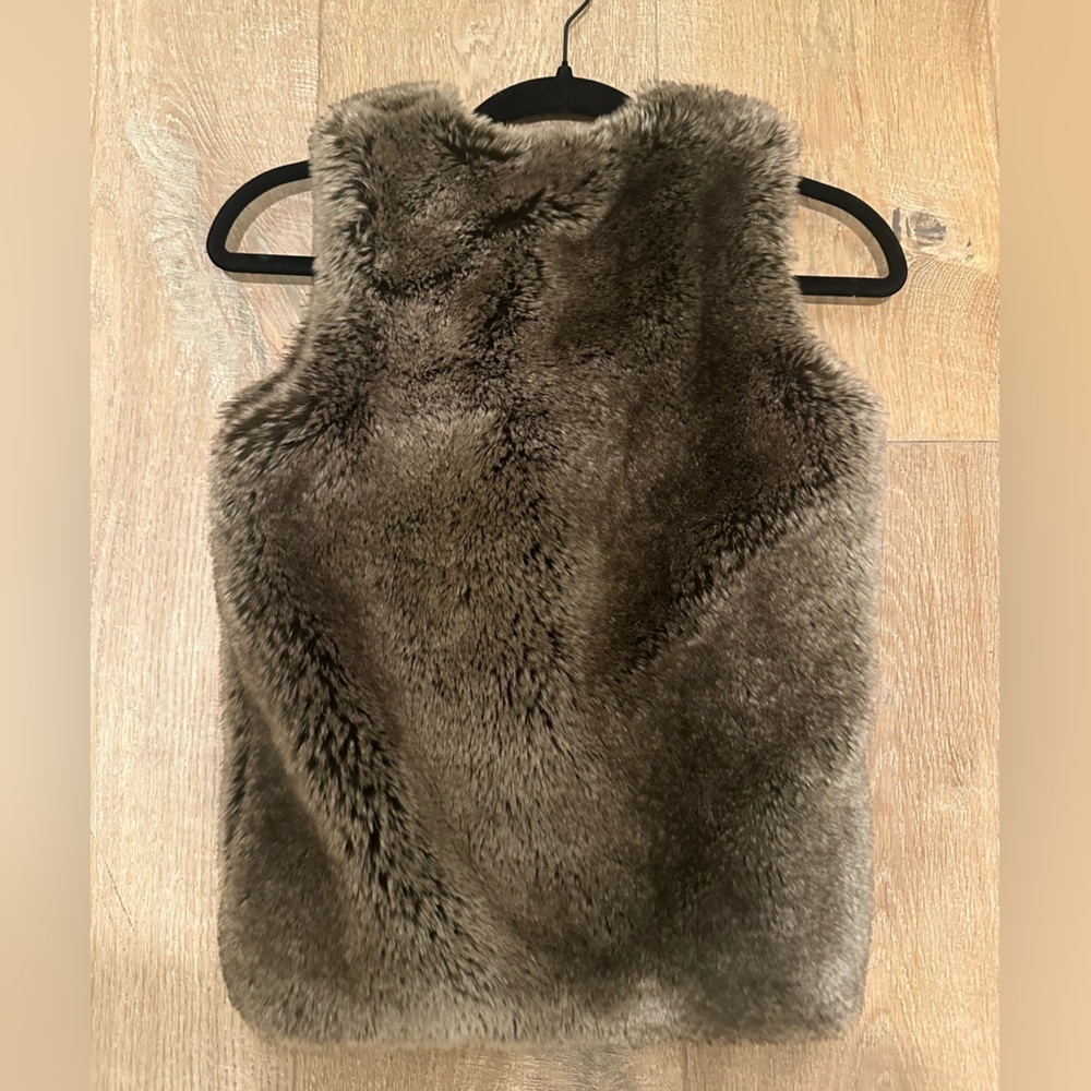 Gorgeous Super Soft Velour Lined Faux Fur Vest — image 4 of 6